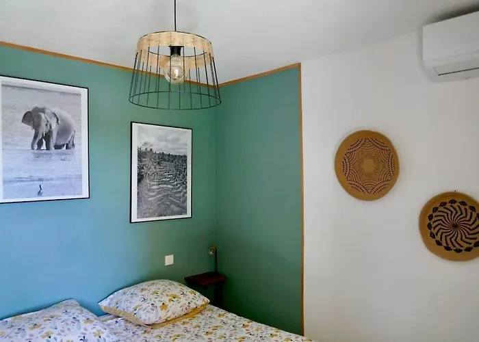 Au Country, Calme Avec Parking *